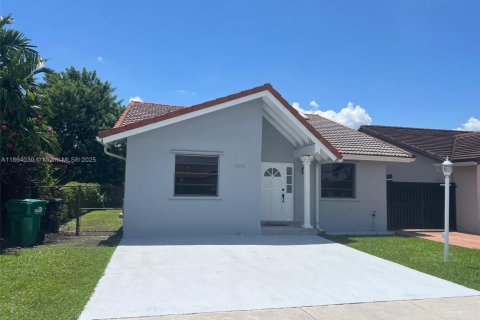 Снять в аренду виллу или дом в Майами, Флорида 3 спальни, 138.61м2, № 1957761 - фото 3