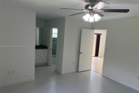 Снять в аренду виллу или дом в Майами, Флорида 3 спальни, 138.61м2, № 1957761 - фото 29
