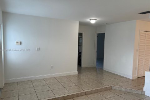 Снять в аренду виллу или дом в Майами, Флорида 3 спальни, 138.61м2, № 1957761 - фото 13