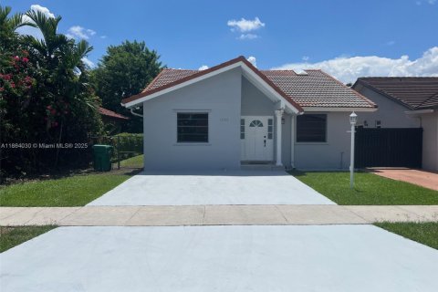 Снять в аренду виллу или дом в Майами, Флорида 3 спальни, 138.61м2, № 1957761 - фото 1