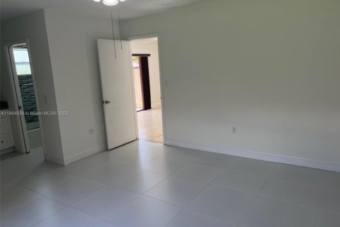 Снять в аренду виллу или дом в Майами, Флорида 3 спальни, 138.61м2, № 1957761 - фото 30