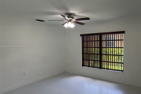 Снять в аренду виллу или дом в Майами, Флорида 3 спальни, 138.61м2, № 1957761 - фото 22