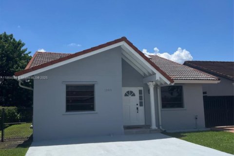 Снять в аренду виллу или дом в Майами, Флорида 3 спальни, 138.61м2, № 1957761 - фото 2