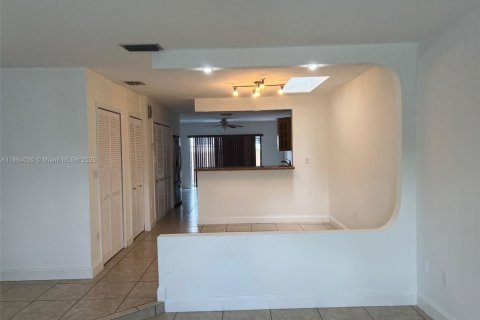 Снять в аренду виллу или дом в Майами, Флорида 3 спальни, 138.61м2, № 1957761 - фото 5