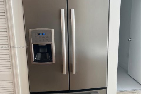 Снять в аренду виллу или дом в Майами, Флорида 3 спальни, 138.61м2, № 1957761 - фото 18