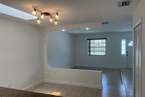 Снять в аренду виллу или дом в Майами, Флорида 3 спальни, 138.61м2, № 1957761 - фото 14