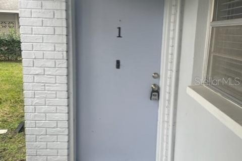 Снять в аренду квартиру в Беллеэйр Блафс, Флорида 7 комнат, 92.9м2, № 2116402 - фото 3