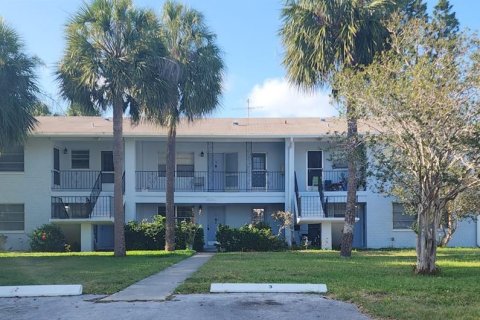 Apartment in Belleair Bluffs, Florida 2 bedrooms, 92.9 sq.m. № 2116402