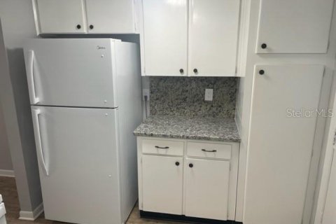 Снять в аренду квартиру в Беллеэйр Блафс, Флорида 7 комнат, 92.9м2, № 2116402 - фото 8