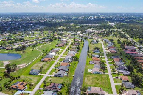 House in Rotonda, Florida 3 bedrooms, 167.69 sq.m. № 1800350 - photo 2