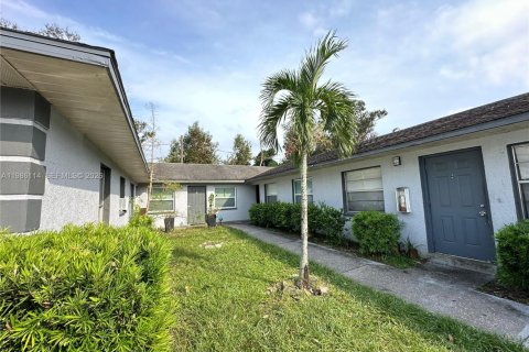 Снять в аренду квартиру в Форт Майерс, Флорида 2 спальни, 60.39м2, № 2066824 - фото 2