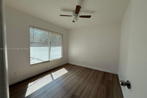 Снять в аренду квартиру в Форт Майерс, Флорида 2 спальни, 60.39м2, № 2066824 - фото 7