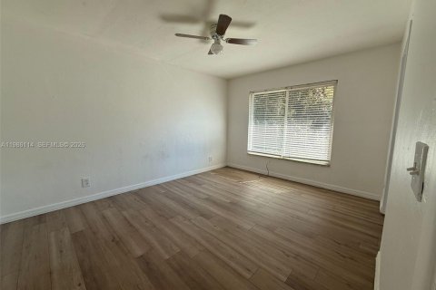 Снять в аренду квартиру в Форт Майерс, Флорида 2 спальни, 60.39м2, № 2066824 - фото 10