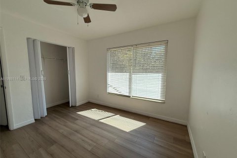 Снять в аренду квартиру в Форт Майерс, Флорида 2 спальни, 60.39м2, № 2066824 - фото 8