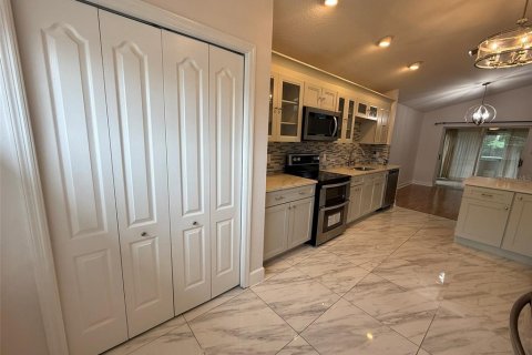 House in Oldsmar, Florida 3 bedrooms, 188.59 sq.m. № 1905313 - photo 12