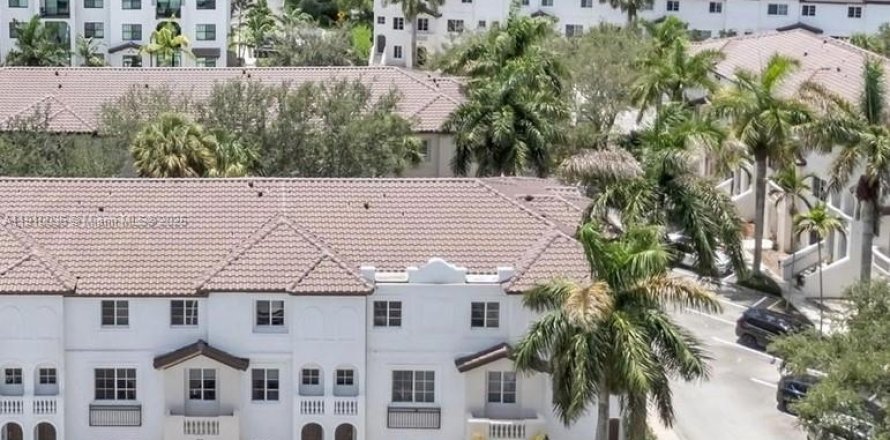 Adosado en Miramar, Florida 3 dormitorios, 137.59 m2 № 2035178