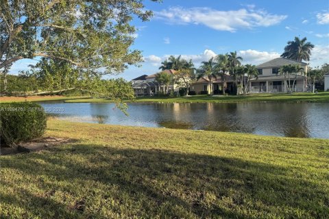 Villa ou maison à louer à Weston, Floride: 3 chambres, 122.26 m2 № 2045854 - photo 4