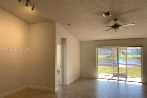 Villa ou maison à louer à Weston, Floride: 3 chambres, 122.26 m2 № 2045854 - photo 11