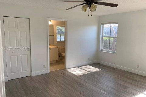 Villa ou maison à louer à Weston, Floride: 3 chambres, 122.26 m2 № 2045854 - photo 13