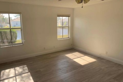 Villa ou maison à louer à Weston, Floride: 3 chambres, 122.26 m2 № 2045854 - photo 12