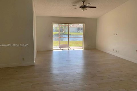 Villa ou maison à louer à Weston, Floride: 3 chambres, 122.26 m2 № 2045854 - photo 10