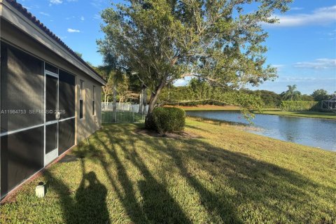 Villa ou maison à louer à Weston, Floride: 3 chambres, 122.26 m2 № 2045854 - photo 7