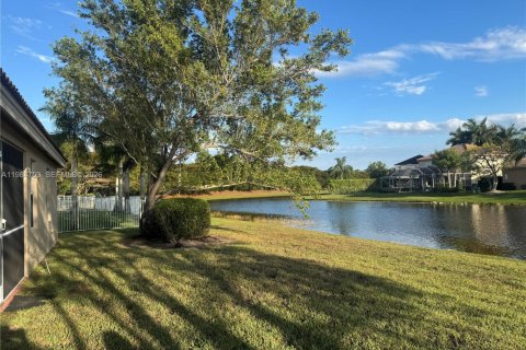 Villa ou maison à louer à Weston, Floride: 3 chambres, 122.26 m2 № 2045854 - photo 6