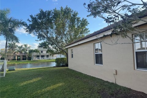Villa ou maison à louer à Weston, Floride: 3 chambres, 122.26 m2 № 2045854 - photo 2