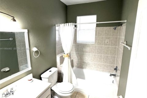 Villa ou maison à vendre à Tampa, Floride: 3 chambres, 106.47 m2 № 2047285 - photo 15