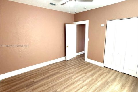 Villa ou maison à vendre à Tampa, Floride: 3 chambres, 106.47 m2 № 2047285 - photo 14