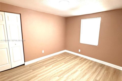 Villa ou maison à vendre à Tampa, Floride: 3 chambres, 106.47 m2 № 2047285 - photo 16