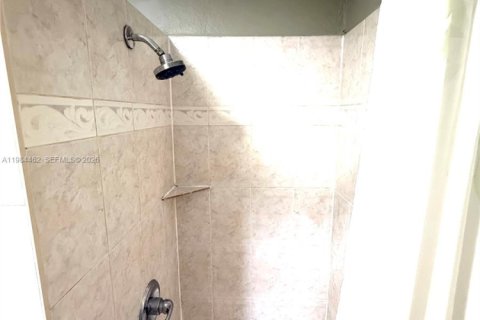 Villa ou maison à vendre à Tampa, Floride: 3 chambres, 106.47 m2 № 2047285 - photo 19