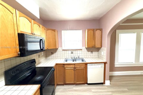 Villa ou maison à vendre à Tampa, Floride: 3 chambres, 106.47 m2 № 2047285 - photo 12