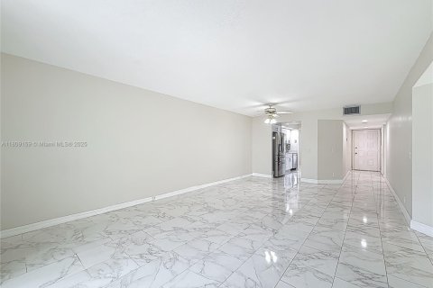 Condo in Pembroke Pines, Florida, 2 bedrooms  № 1750381 - photo 19