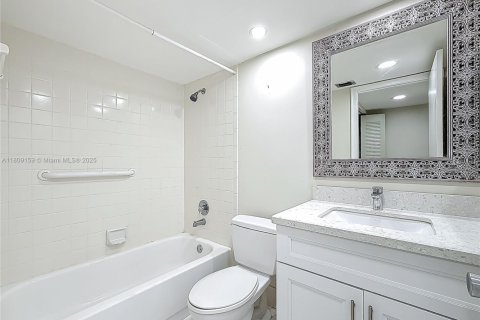 Condo in Pembroke Pines, Florida, 2 bedrooms  № 1750381 - photo 24