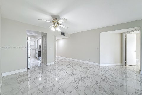 Condo in Pembroke Pines, Florida, 2 bedrooms  № 1750381 - photo 20
