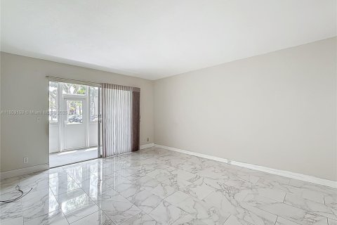 Condo in Pembroke Pines, Florida, 2 bedrooms  № 1750381 - photo 23