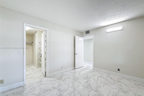 Condo in Pembroke Pines, Florida, 2 bedrooms  № 1750381 - photo 26