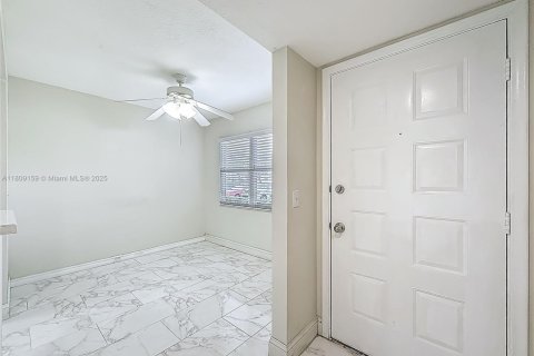 Condo in Pembroke Pines, Florida, 2 bedrooms  № 1750381 - photo 15