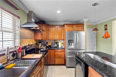 House in Miami, Florida 3 bedrooms, 165.92 sq.m. № 2152778 - photo 14