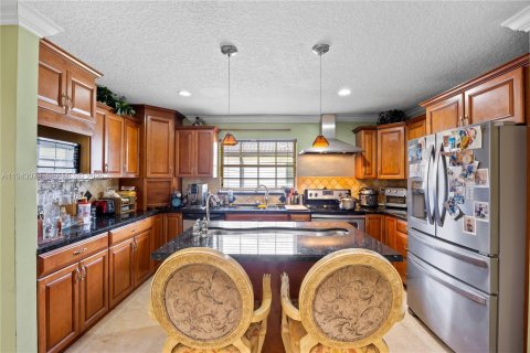 House in Miami, Florida 3 bedrooms, 165.92 sq.m. № 2152778 - photo 4