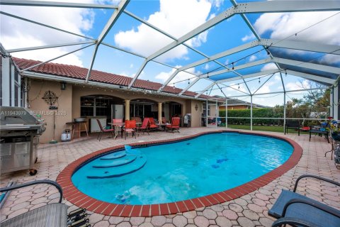 House in Miami, Florida 3 bedrooms, 165.92 sq.m. № 2152778 - photo 29