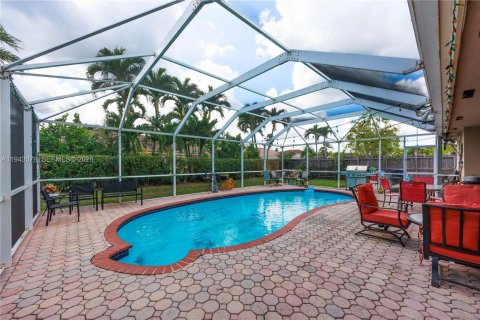 House in Miami, Florida 3 bedrooms, 165.92 sq.m. № 2152778 - photo 5
