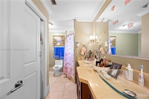 House in Miami, Florida 3 bedrooms, 165.92 sq.m. № 2152778 - photo 24