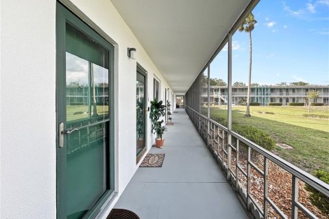 Condo in Lakeland, Florida, 2 bedrooms № 2232595 - photo 23