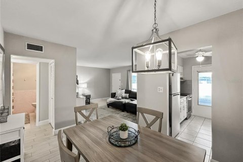 Condo in Lakeland, Florida, 2 bedrooms № 2232595 - photo 11