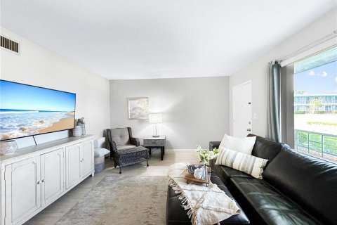 Condo in Lakeland, Florida, 2 bedrooms № 2232595 - photo 7