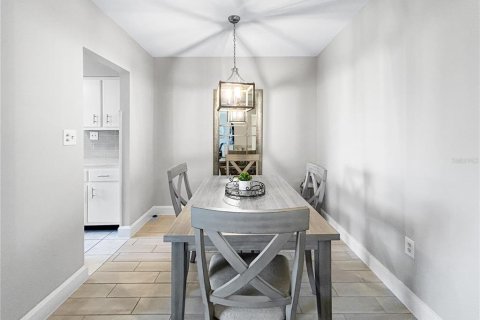 Condo in Lakeland, Florida, 2 bedrooms № 2232595 - photo 9