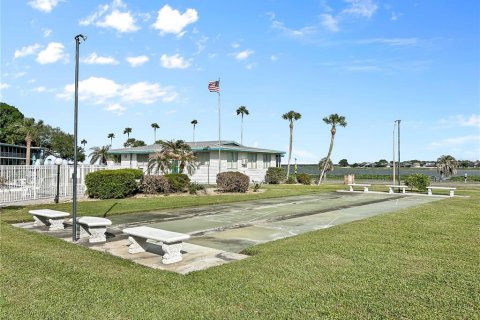 Condo in Lakeland, Florida, 2 bedrooms № 2232595 - photo 24