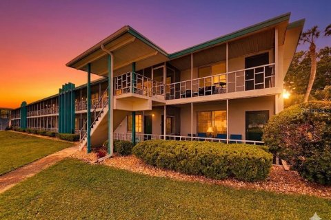 Condo in Lakeland, Florida, 2 bedrooms № 2232595 - photo 2
